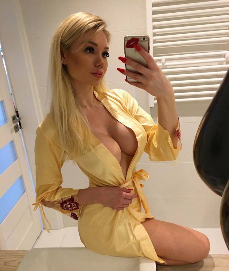 Sexy Selfies Are Women’s Gifts to Men