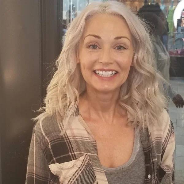 Kathy Jacobs Debuts As A "Sports Illustrated Swimsuit" Model, And She’s 56!