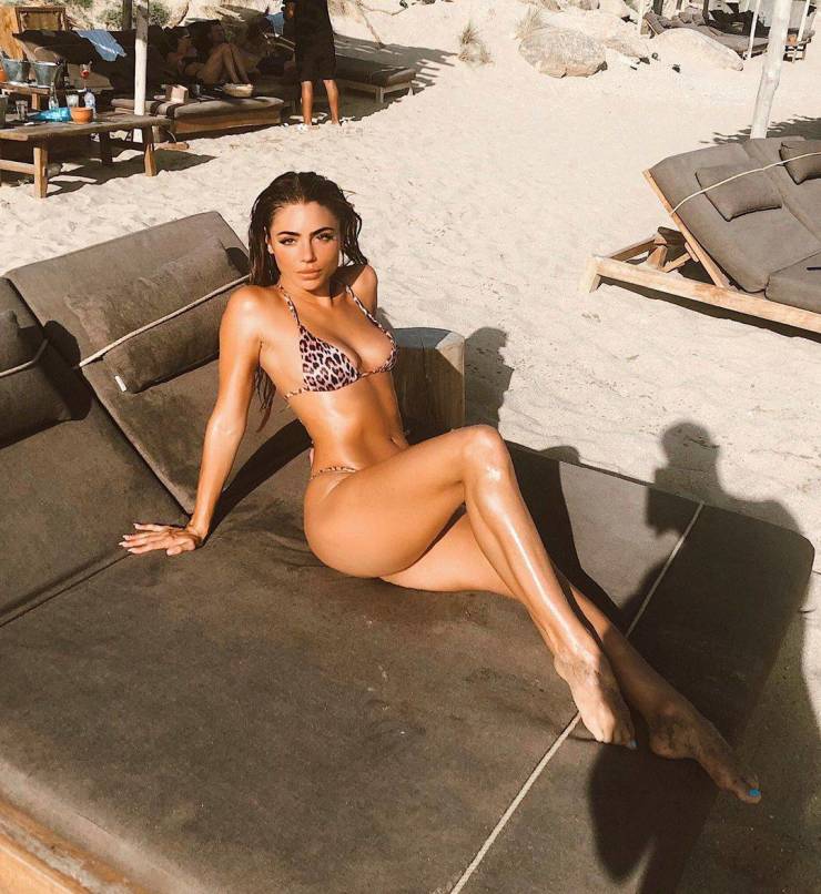 Hot Girls With Beautiful Long Legs