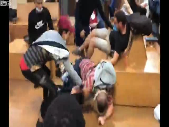 Polish Tourist Against Five Pickpockets