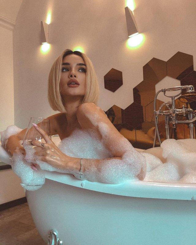 Meet Russia’s Most Beautiful Stewardess – Alena Glukhova