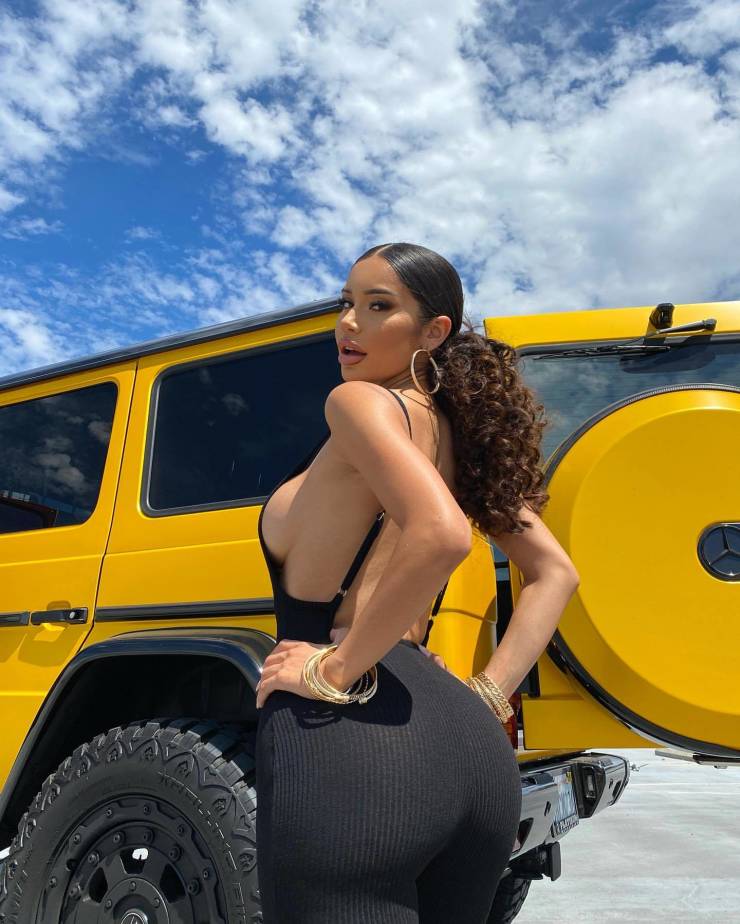 Take A Side Look At These Side Boobs