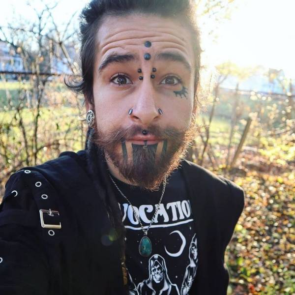 Freaks! Freaks Everywhere!