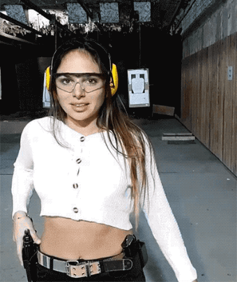 girls and their big guns 30 gifs 6.html - 1 HD GIF | Premium Gallery 2021