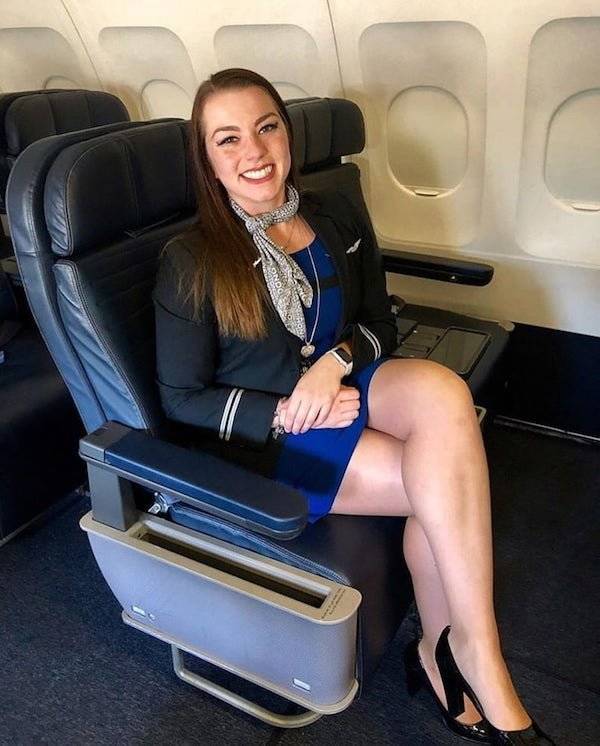 These Flight Attendants Are Very Hot!