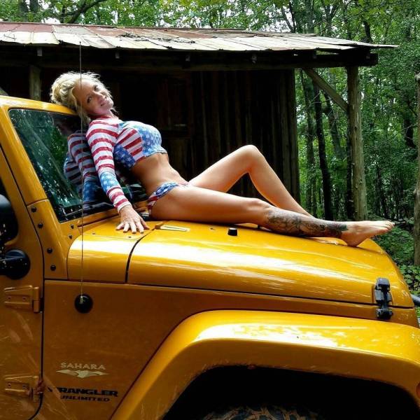 Pretty Girls And Big Cars