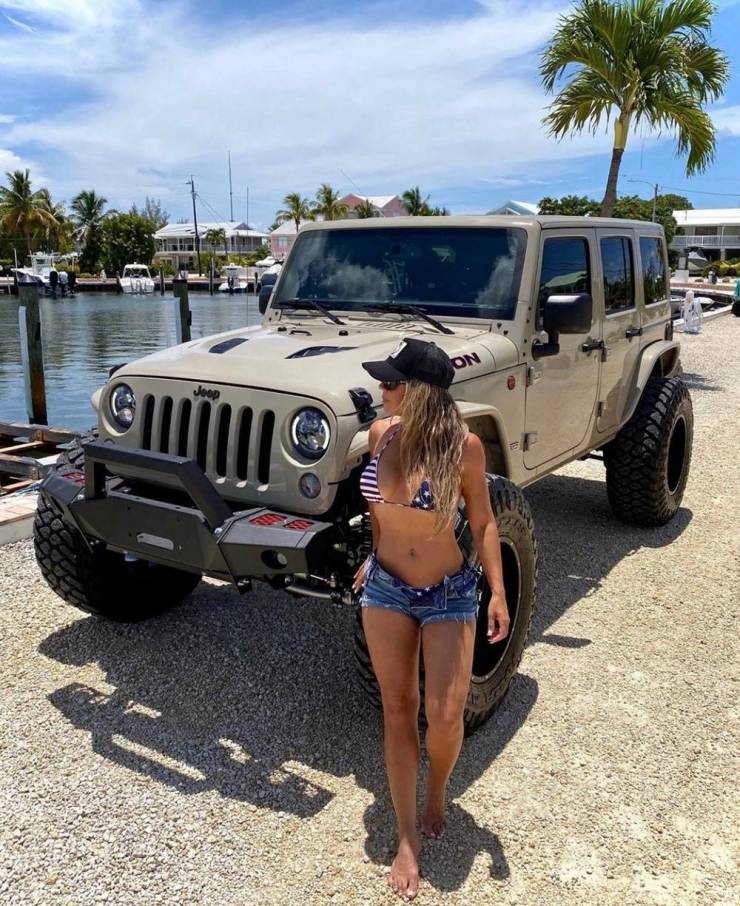 Pretty Girls And Big Cars