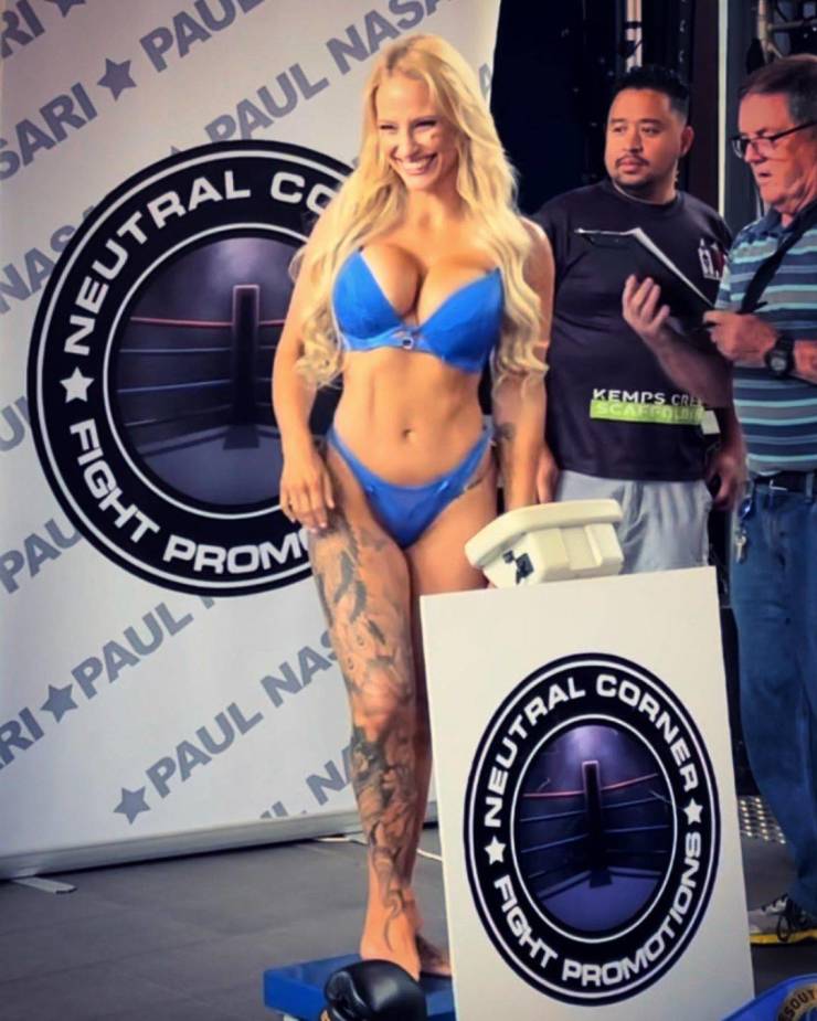 “Blonde Bomber”: Boxer Girl With Big Boobs