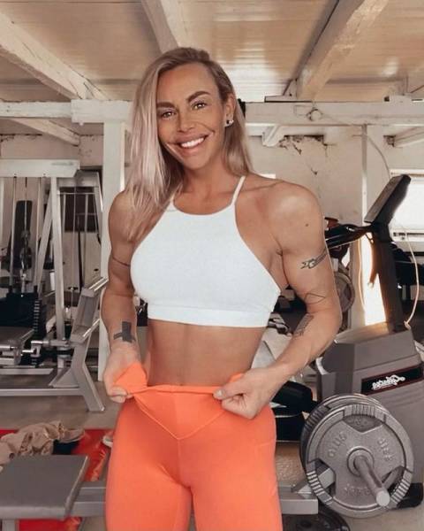 Meet Ia Ostergren And Her INCREDIBLY Long Legs!