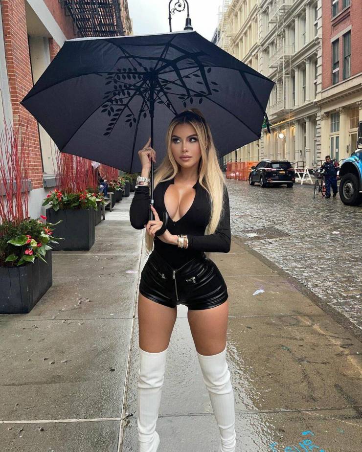 A Kinky Dose Of Latex And Leather!