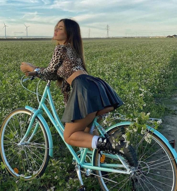 You Can’t Resist These Brunettes!