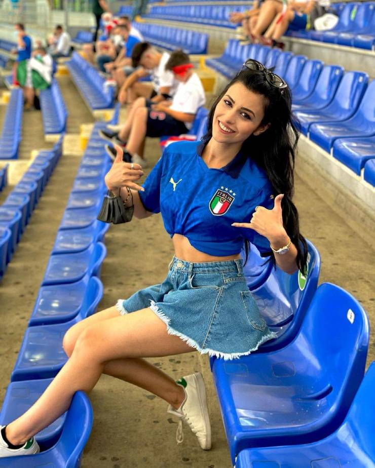 “EURO 2020” Has Some Beautiful Fans!
