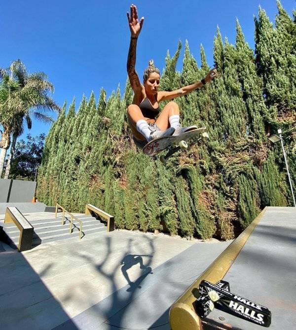 Leticia Bufoni Makes Skating Real Interesting!