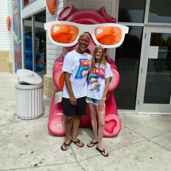 24-Year-Old Guy Proposes To His 61-Year-Old “Girlfriend”