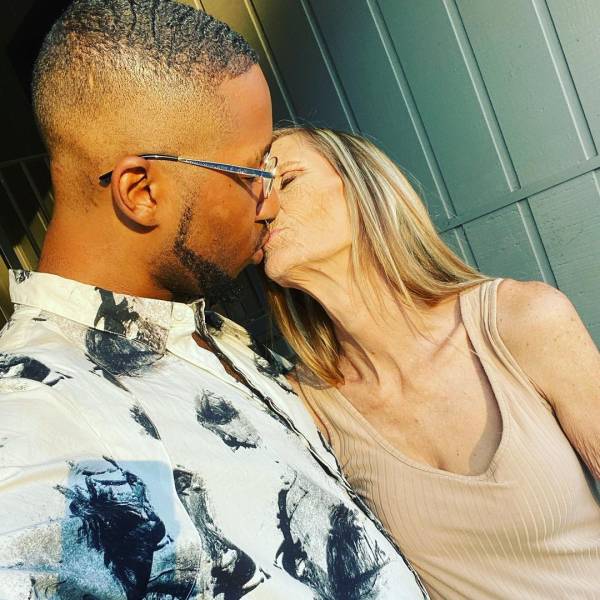 24-Year-Old Guy Proposes To His 61-Year-Old “Girlfriend”