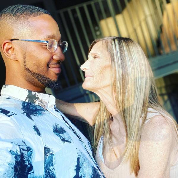 24-Year-Old Guy Proposes To His 61-Year-Old “Girlfriend”