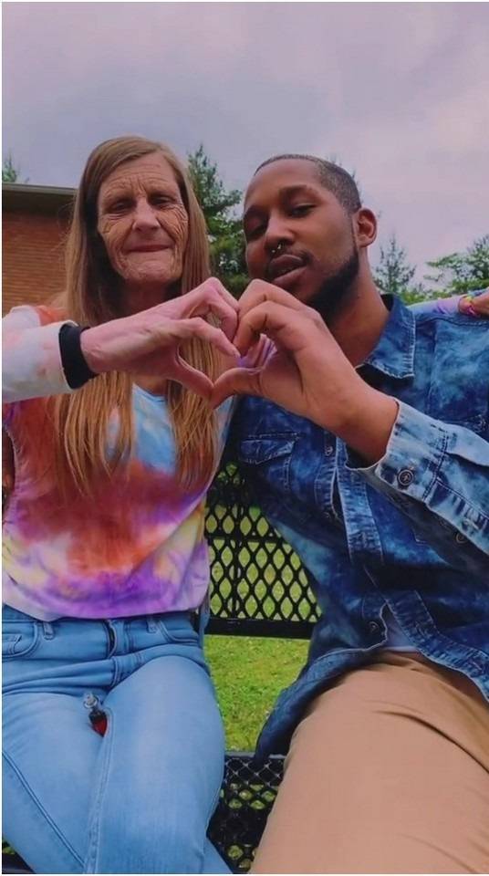 24-Year-Old Guy Proposes To His 61-Year-Old “Girlfriend”