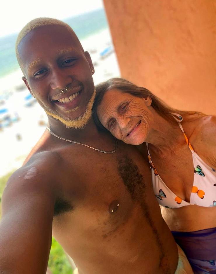 24-Year-Old Guy Proposes To His 61-Year-Old “Girlfriend”