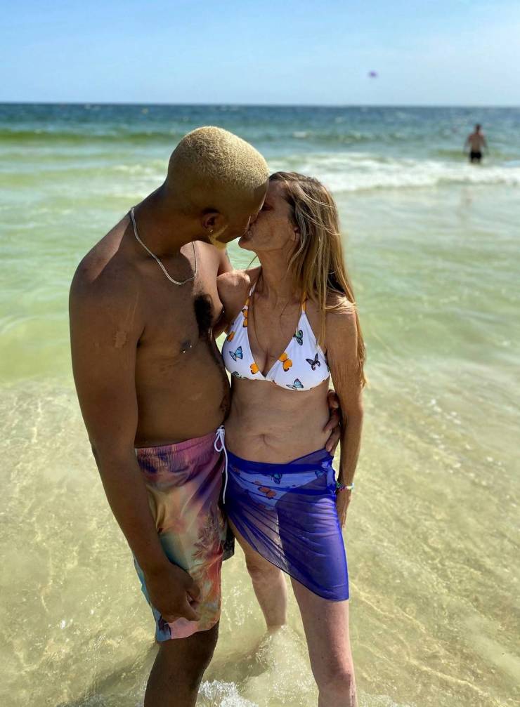 24-Year-Old Guy Proposes To His 61-Year-Old “Girlfriend”