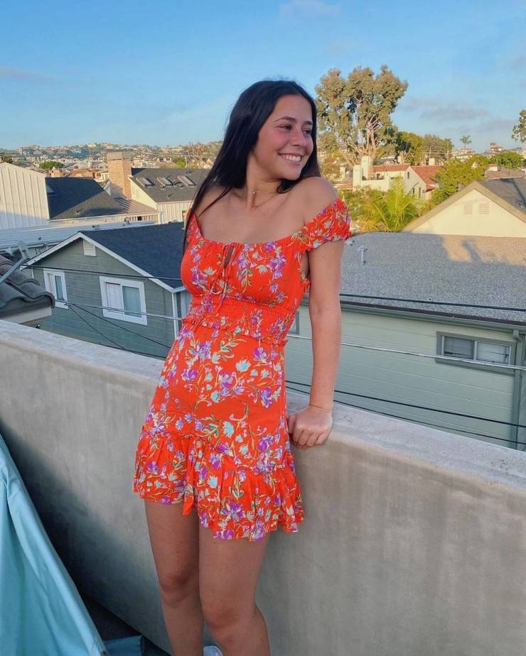 Pretty Girls In Summer Dresses