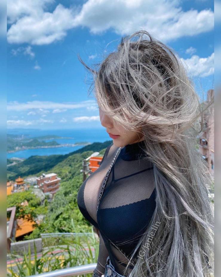 Strap Boobs!