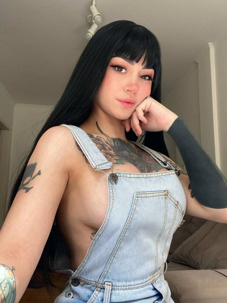 A Side-Look At Side Boobs