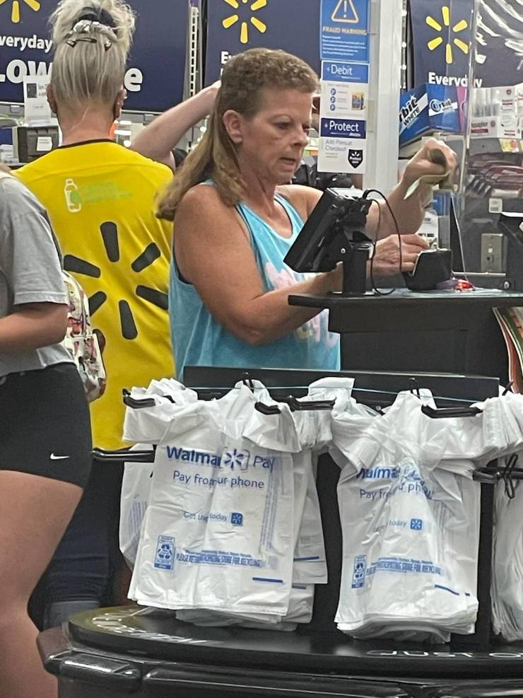 “Walmart” And Its Crazy Customers