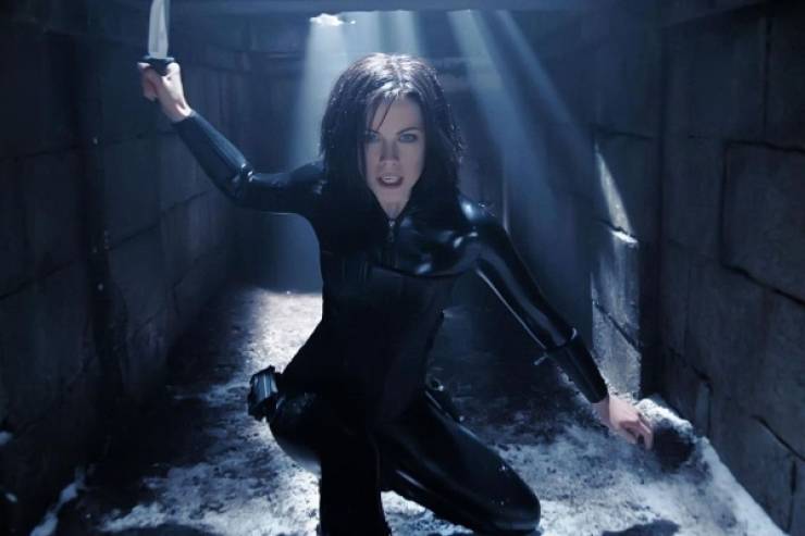 Hollywood’s Hottest Brunettes!