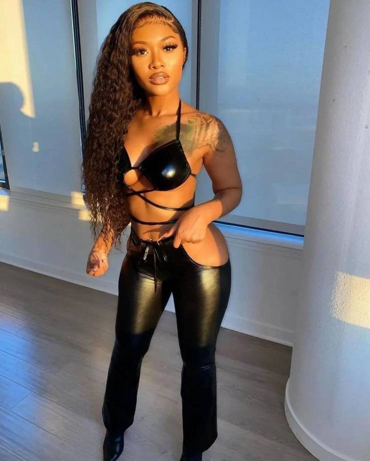 Hot Girls In Latex And Leather