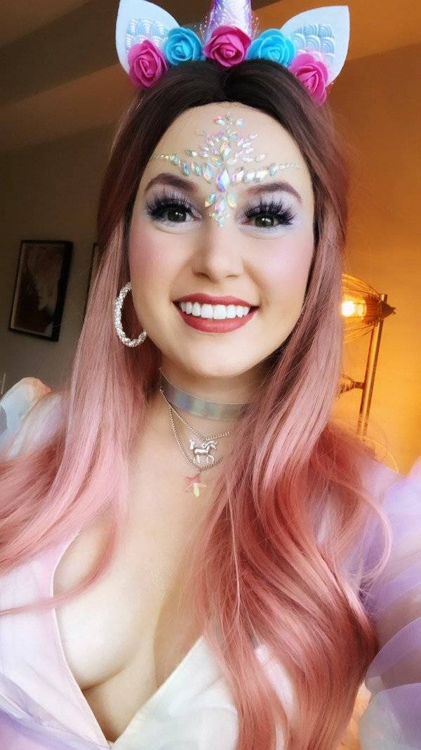 Sexy Girls With Neon Hair!