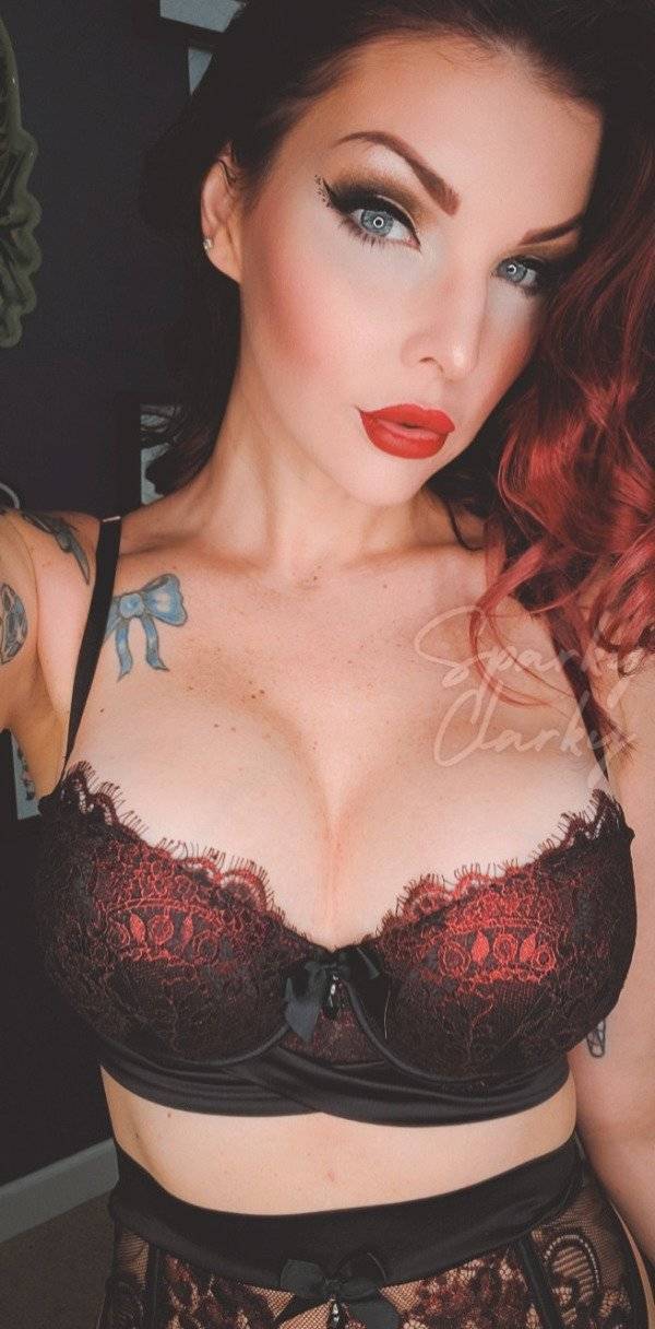 Sexy Girls With Neon Hair!