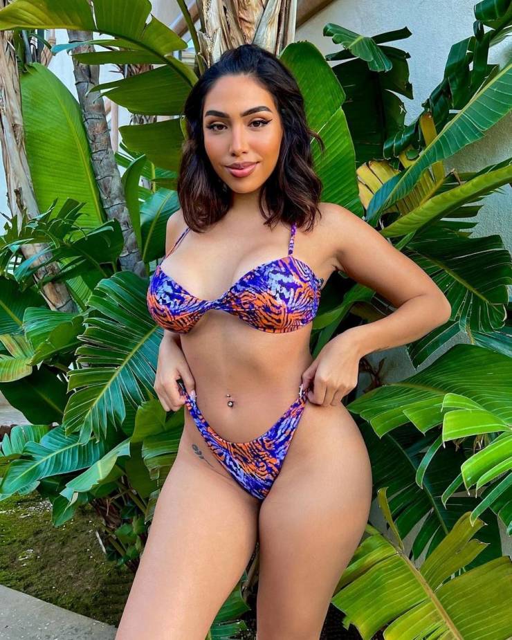 INSANE Hip:Waist Ratios!