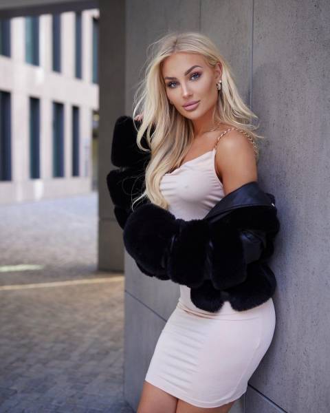 German Woman Talks About Difficulties Of Being Beautiful…