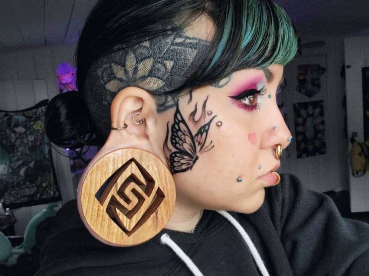 American Girl Dreams About World’s Biggest Earlobes