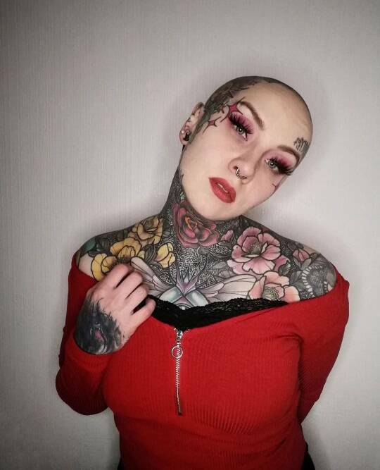 Heavily Tattooed Nurse Shows Her Old Photos