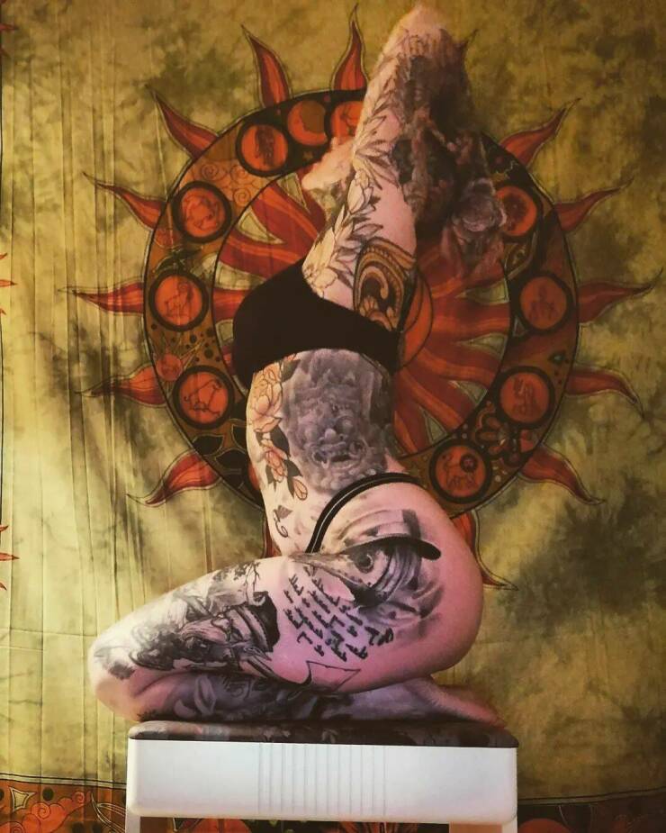 Heavily Tattooed Nurse Shows Her Old Photos