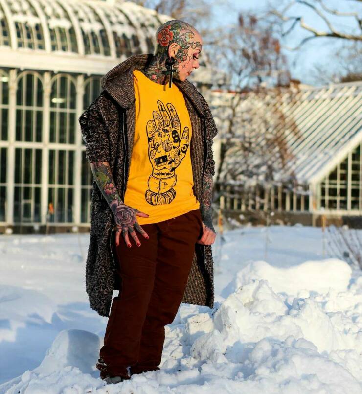 Heavily Tattooed Nurse Shows Her Old Photos