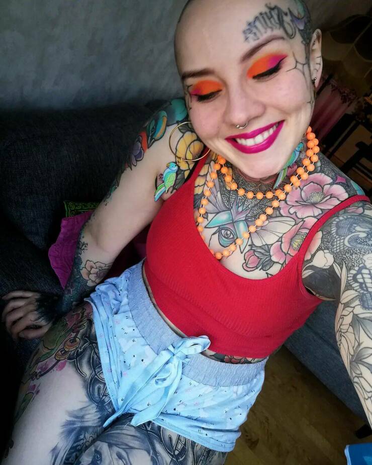 Heavily Tattooed Nurse Shows Her Old Photos