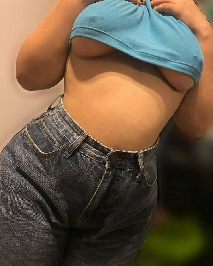 These Are Some Seductive Underboobs!