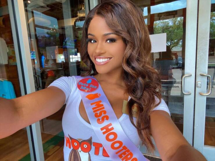 Some “Hooters” Hotness For Ya!