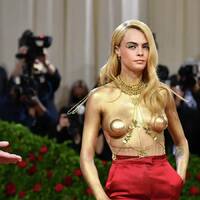 whats under those roses video.html - 1 HD Video | Premium Gallery 2022