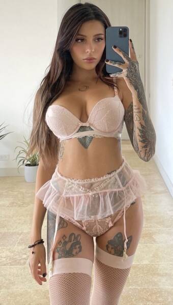 What’s Sexier: Fishnets Or Mesh?