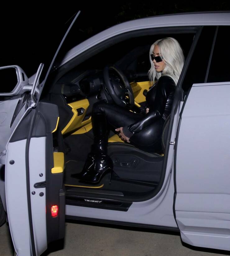 Kim Kardashian’s Tight Outfit