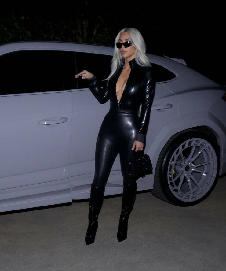 Kim Kardashian’s Tight Outfit