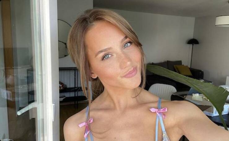 Girls Who Were Kissed By The Sun