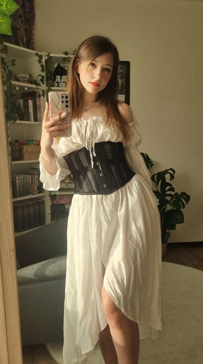 behind the mirror 50 pics 4.html - 50 HD Photos | Premium Gallery 2022