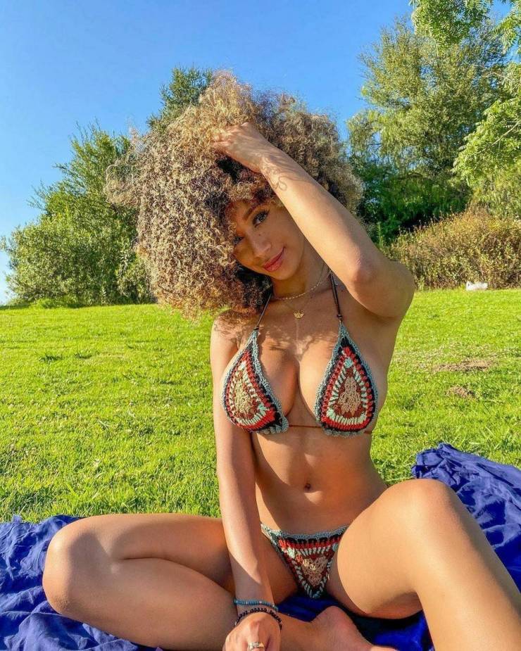 Bikini Girls, Don’t Leave Us!