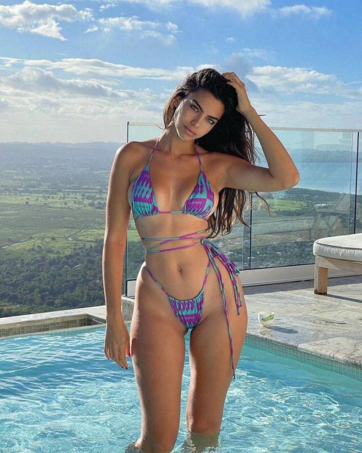 Bikini Girls, Don’t Leave Us!