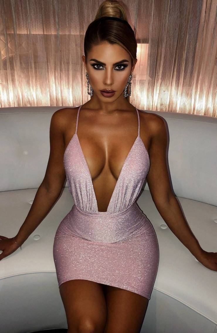 Sexy Girls In Tight Dresses