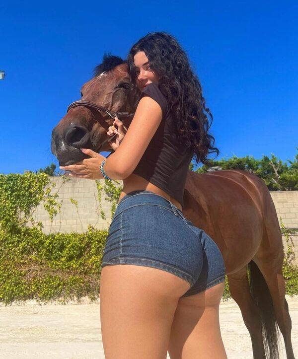 those jeans are real tight 50 pics 14.html - 50 HD Photos | Premium Gallery 2022